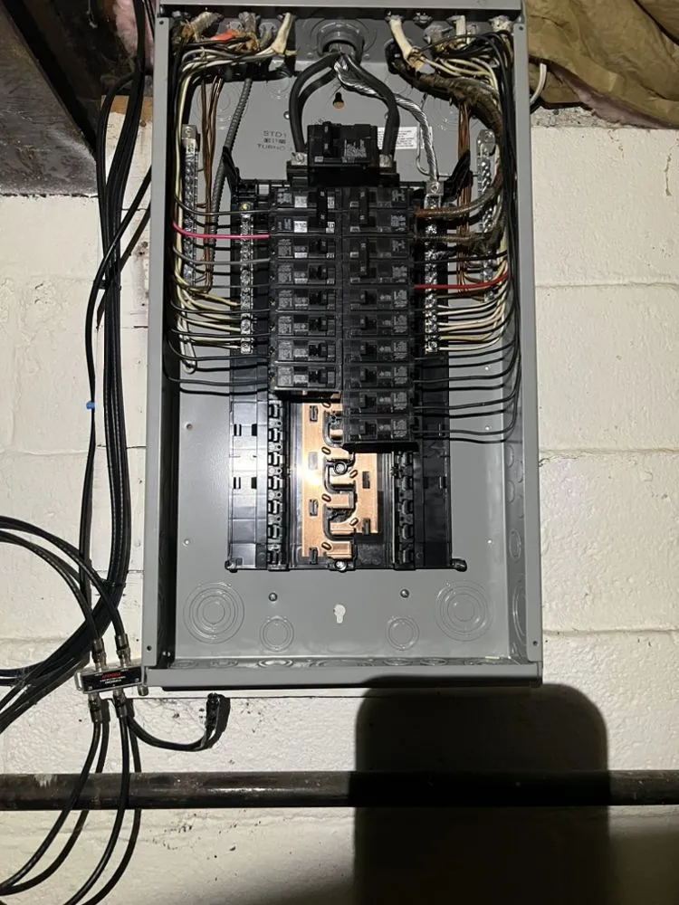 Emergency electrician providing wiring installation in , 