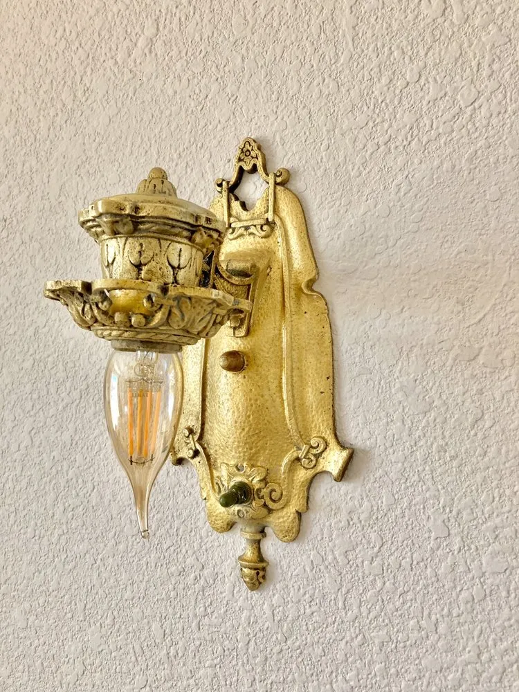 Slide of Dr Wattz Electric