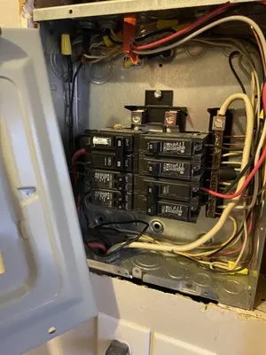 Dream Team Remodeling Logo