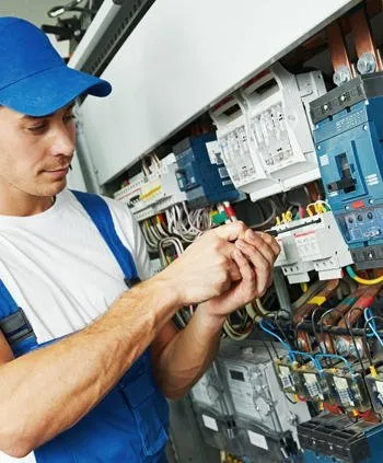 Trusted electrician providing electrical repair in , 