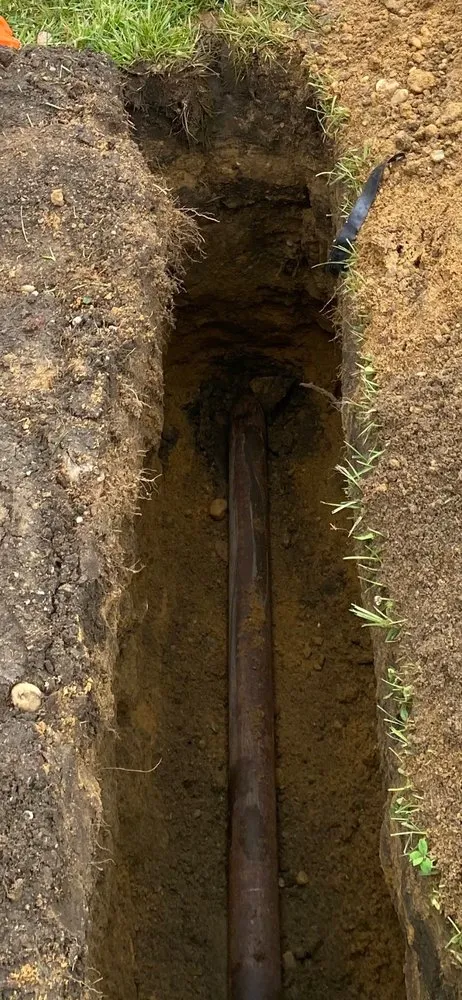 Slide of D's Underground & Services