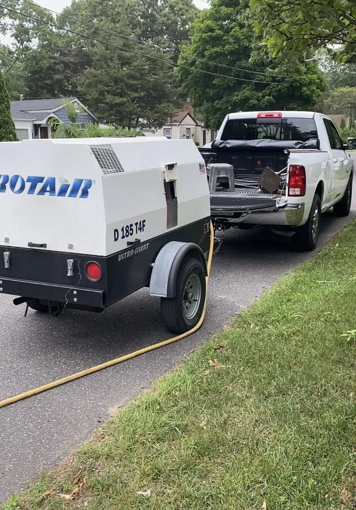 Slide of D's Underground & Services