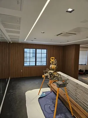 Dubonnet Company Logo