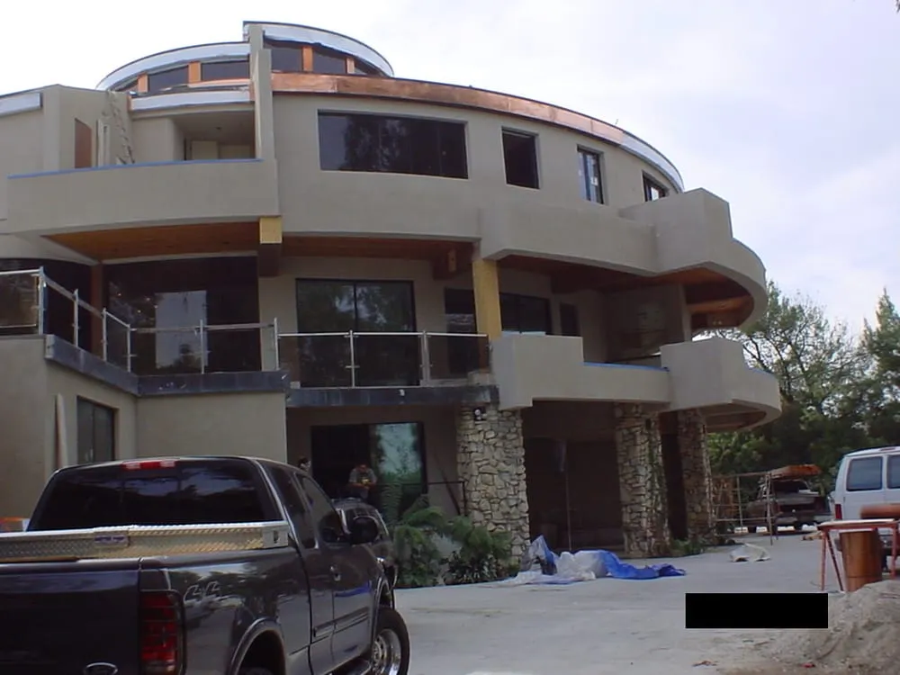 Emergency electrician providing outlet and switch repair in Studio City, CA - Dubon's Construction