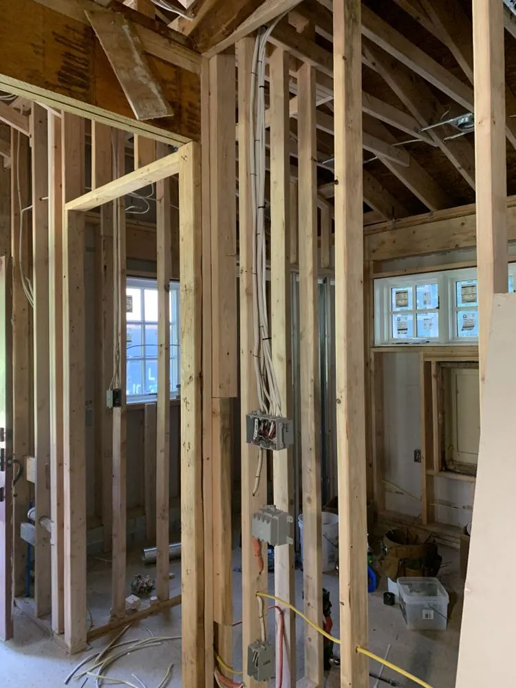 Professional electrician providing emergency electrical service in Garnet valley, PA - Dukes Pro Electric