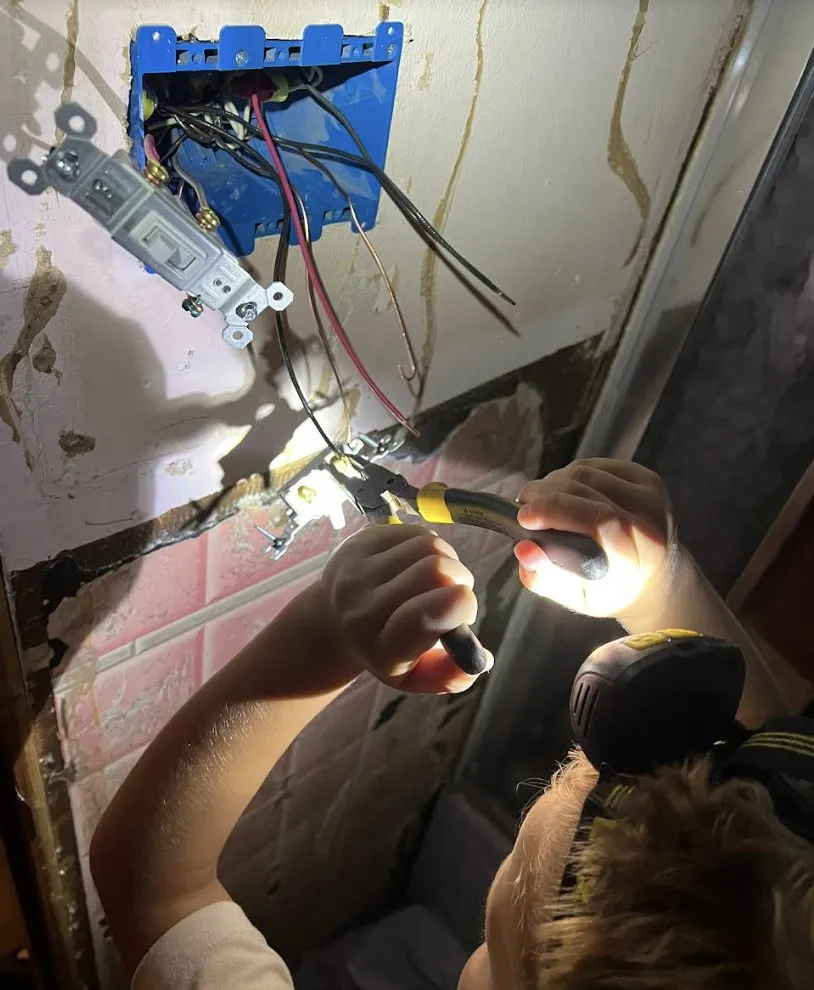 Slide of DyeHard Electric