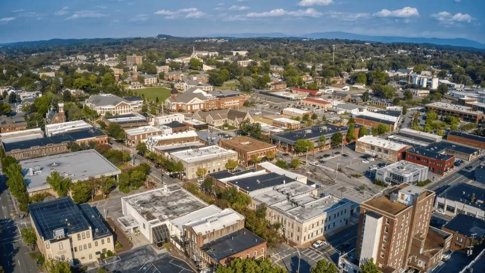 Certified electrician providing circuit breaker repair in , 