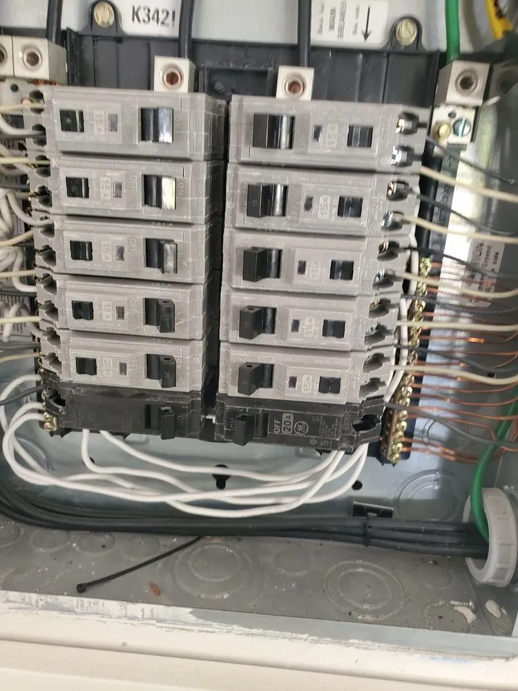 Slide of Dynamic Electric Solutions