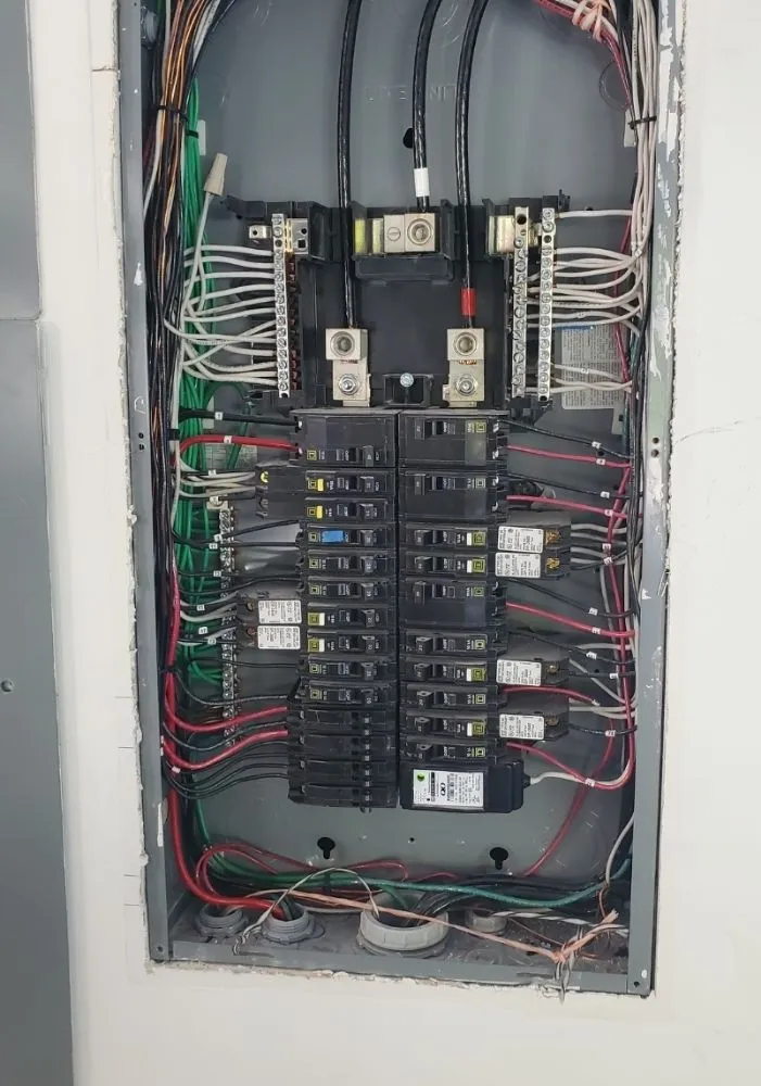 Slide of Dynamic Electric Solutions