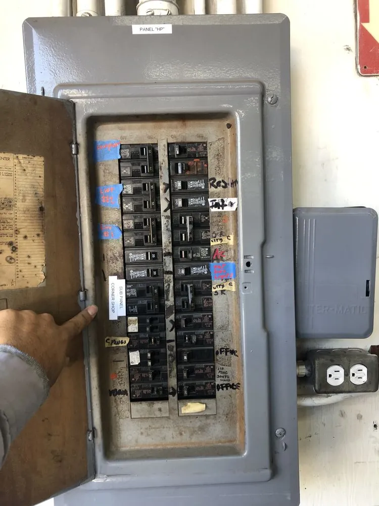 Reliable outlet and switch repair service in ,  - Dynamic Lighting & Electrical