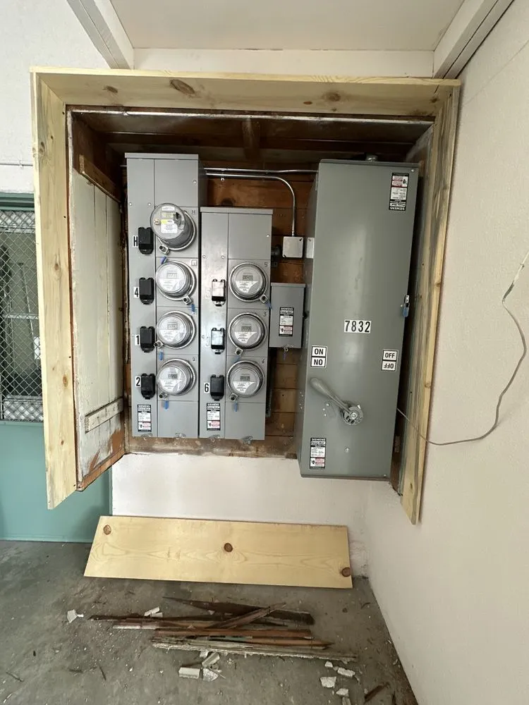 Reliable electrical service for homes in lighting installation, by