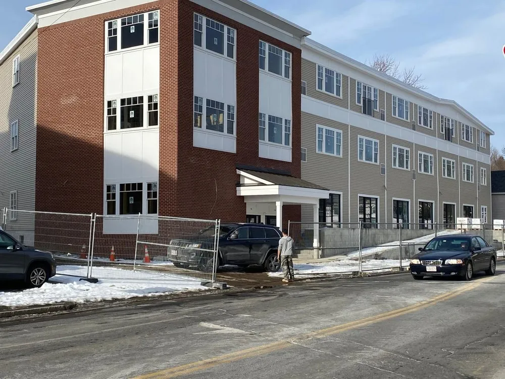 Slide of E Cruz Electric