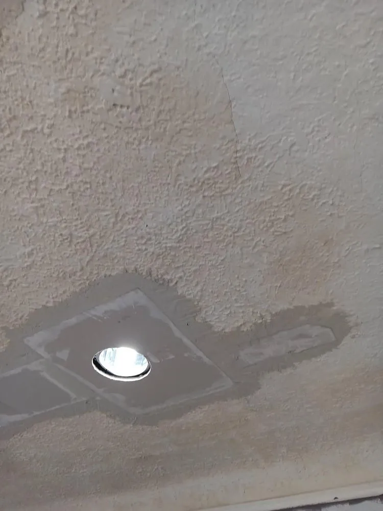 Slide of E-Z Painting