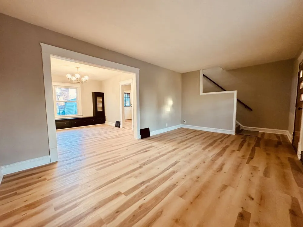 Slide of E-Z Painting