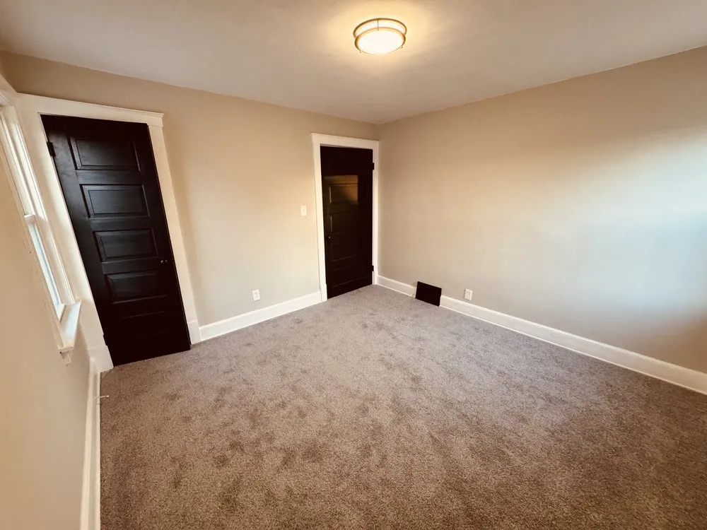 Slide of E-Z Painting