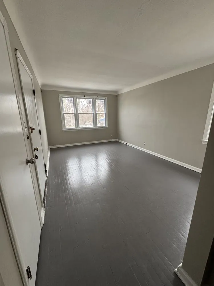 Slide of E-Z Painting