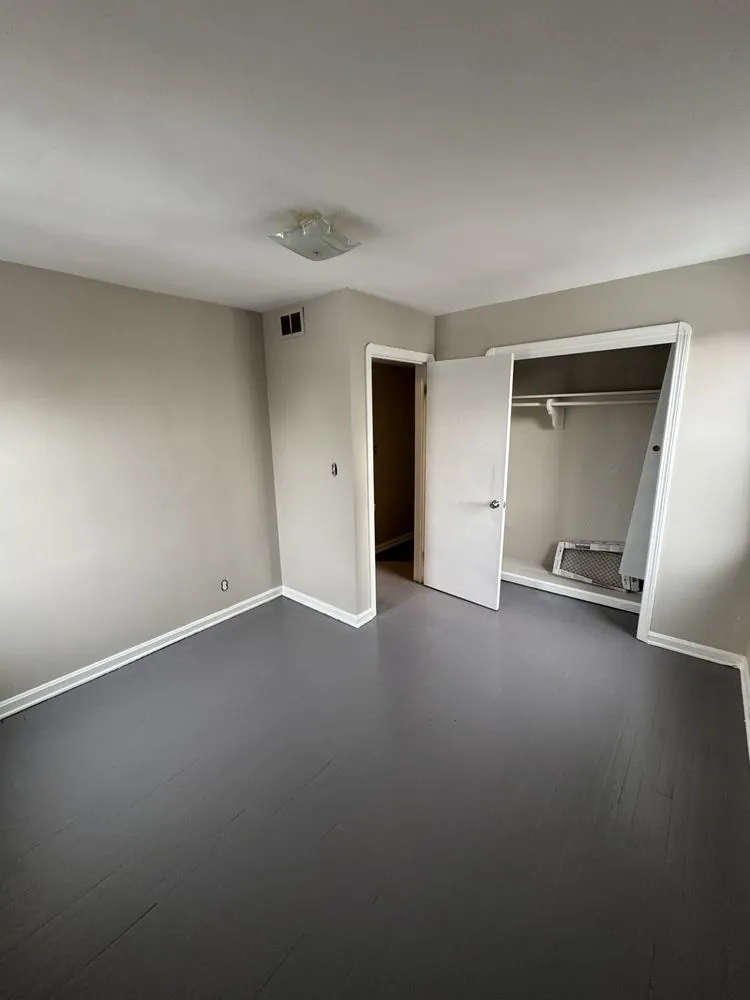 Slide of E-Z Painting