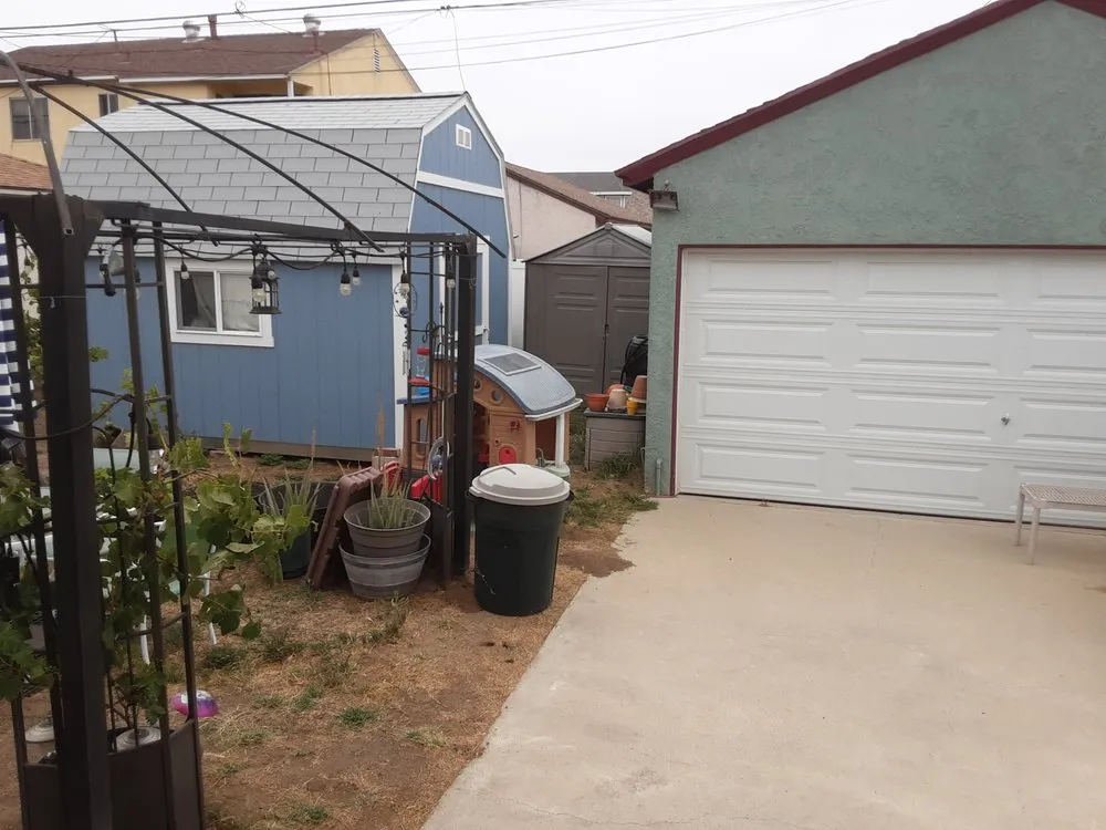 Expert electrician providing circuit breaker repair in , 