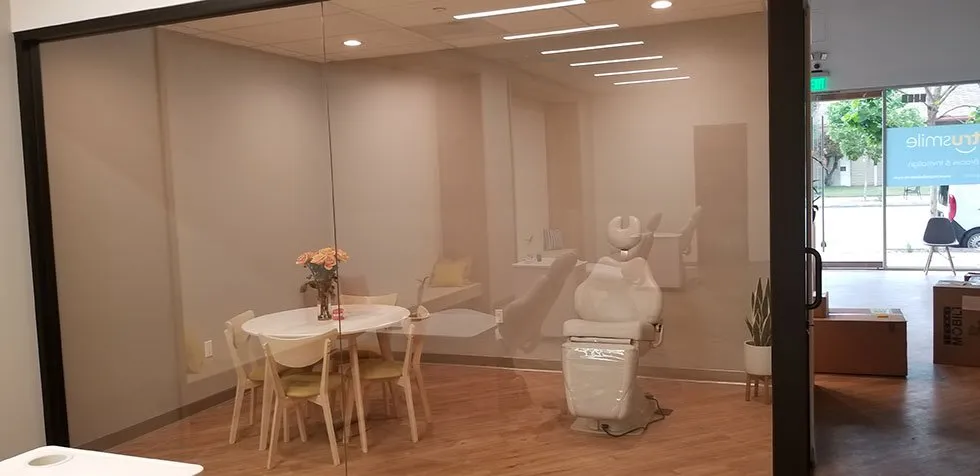 Certified electrician providing emergency electrical service in , 