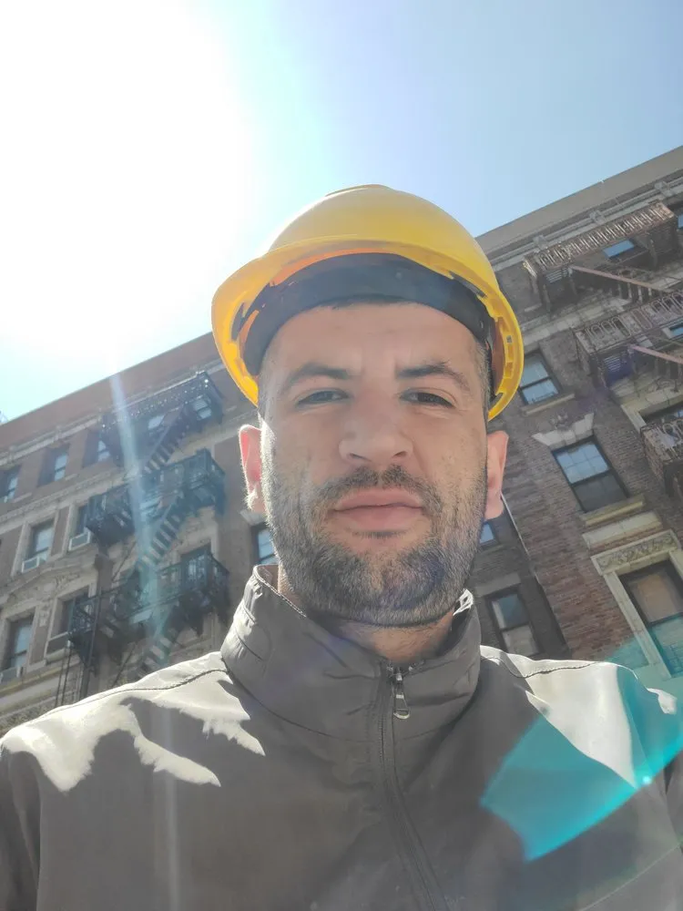 Slide of Eagle Albanian Electrician