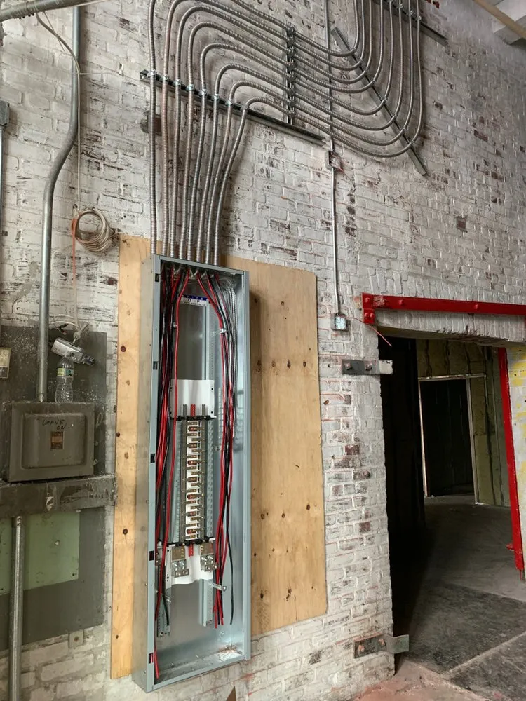 Certified electrician providing electrical repair in , 