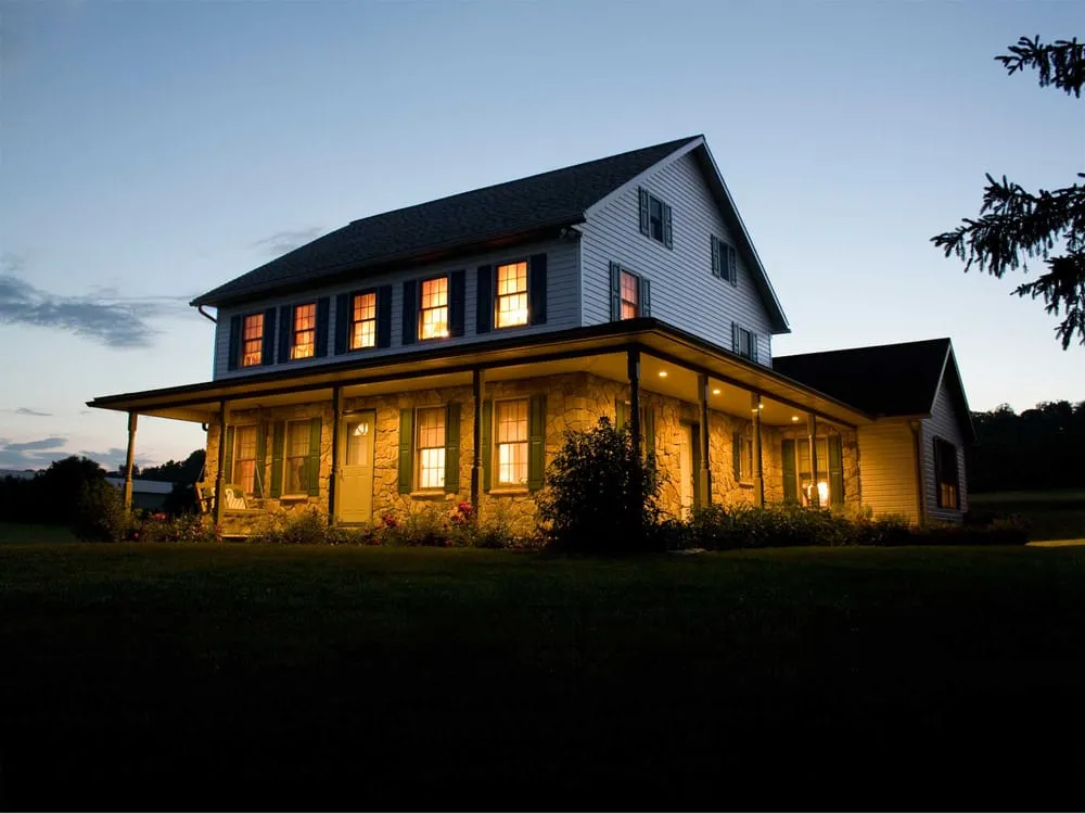 Affordable electrician providing electrical repair in , 