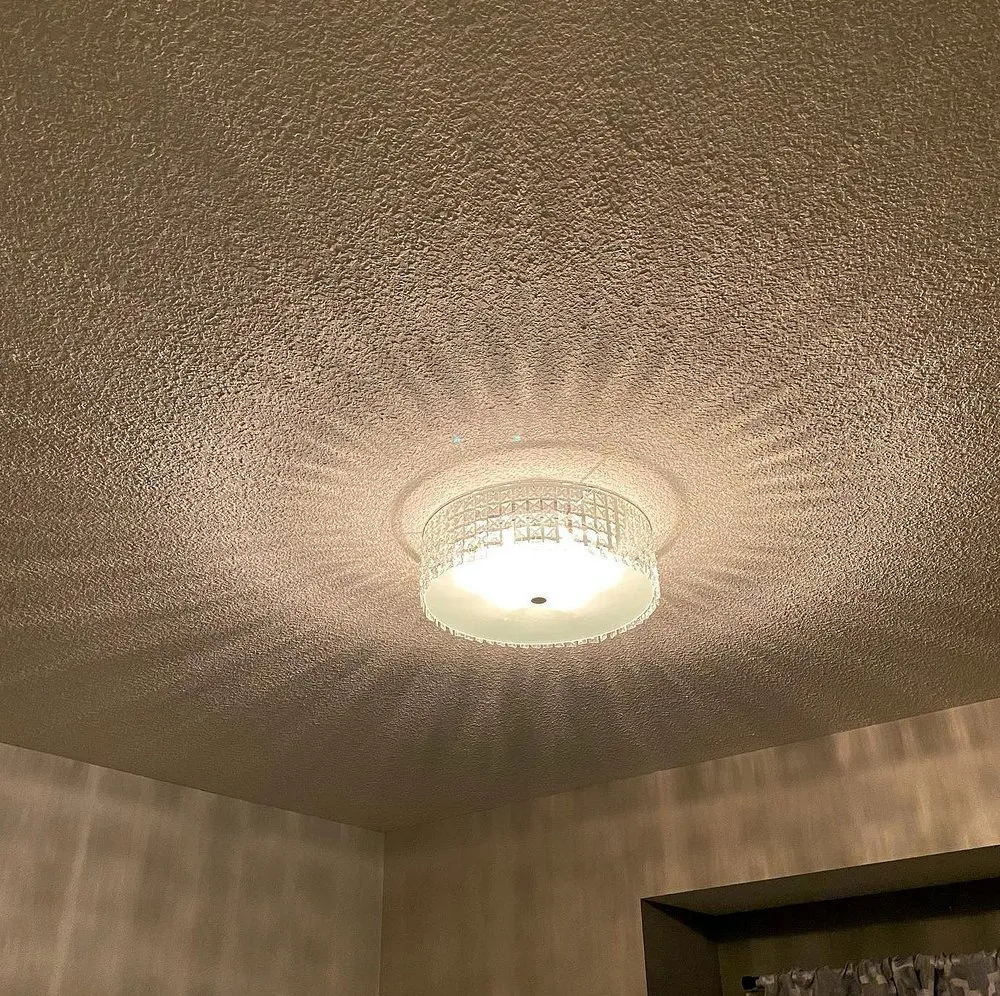 Trusted electrician providing emergency electrical service in , 