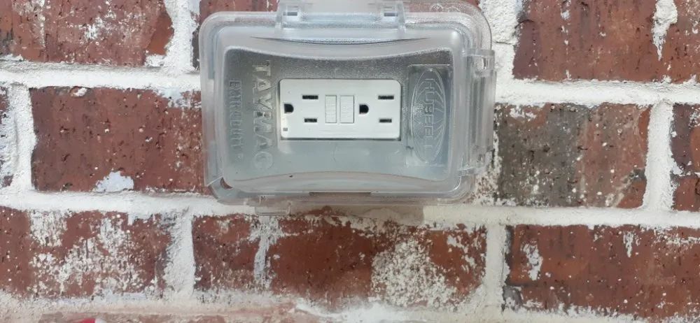 Affordable electrician providing emergency electrical service in , 