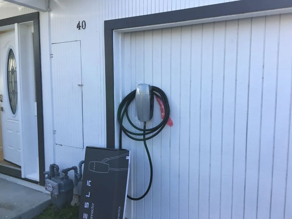 Slide of EChiBon Electric