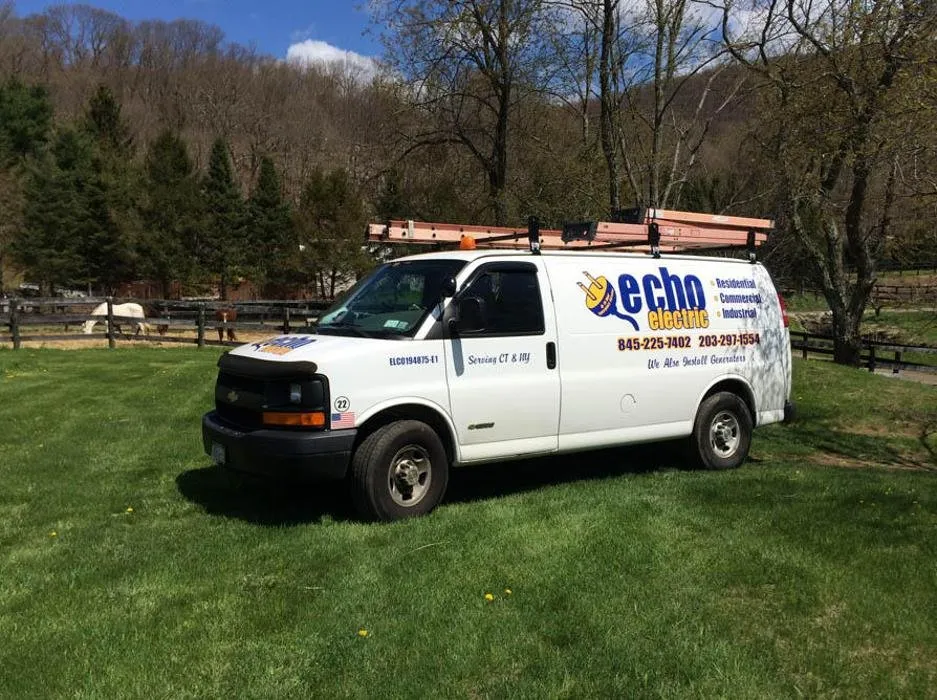 Emergency electrician providing outlet and switch repair in , 