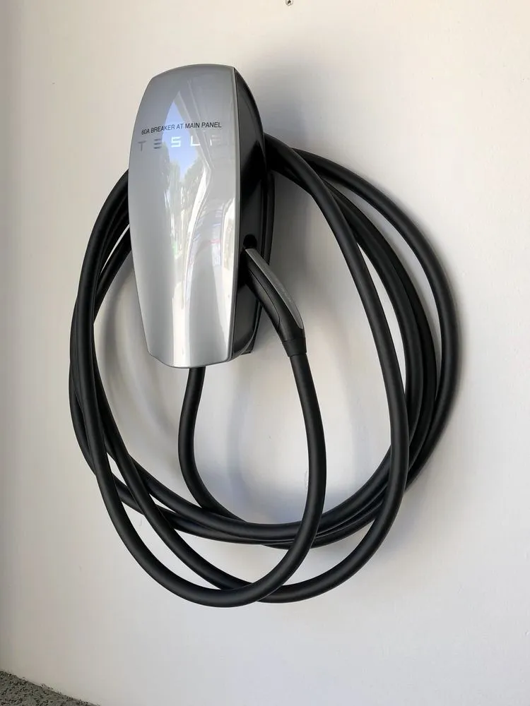 Certified electrical service for homes in lighting installation,  by 