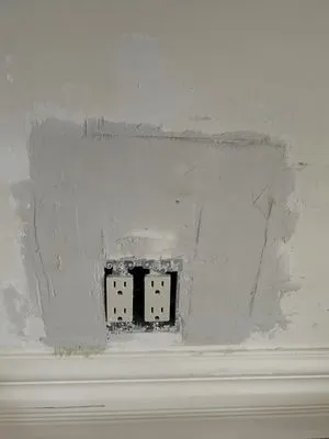 EcoSavvy Handyman Logo