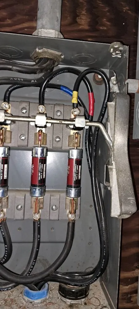 Certified electrical service for homes in lighting installation,  by 