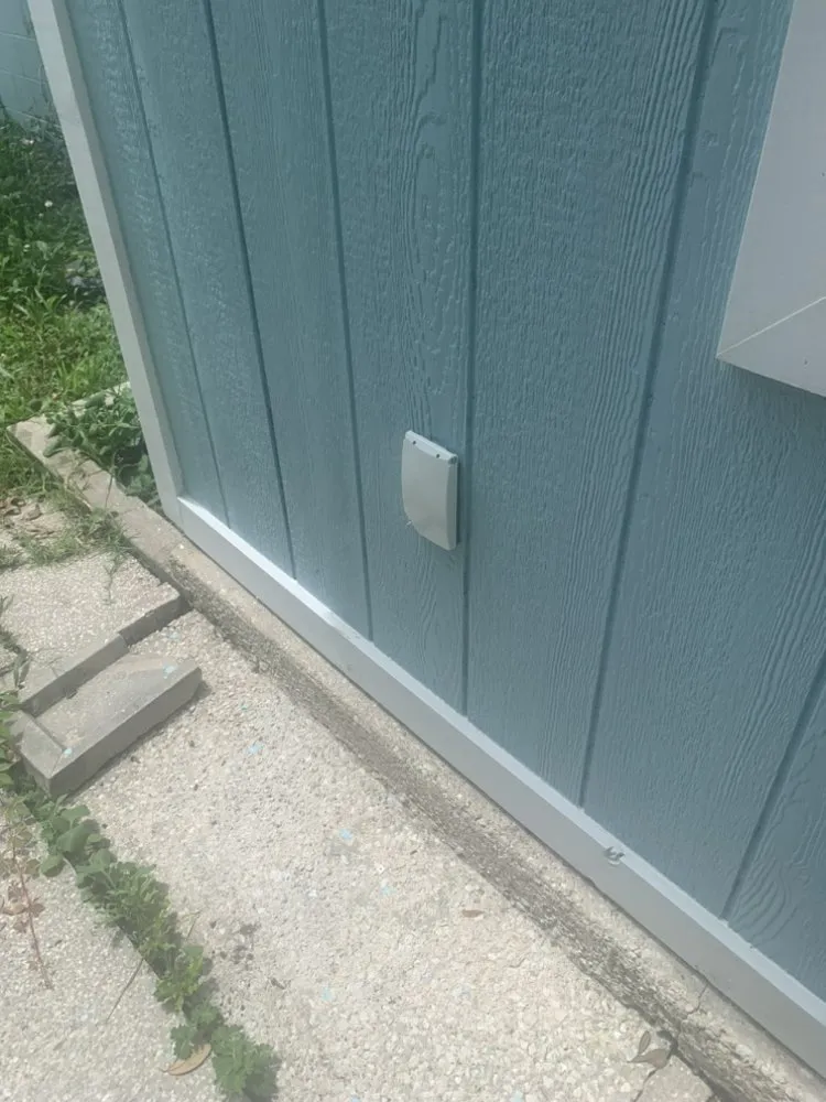 Emergency outlet and switch repair in ,  by Ecuafrance Electric