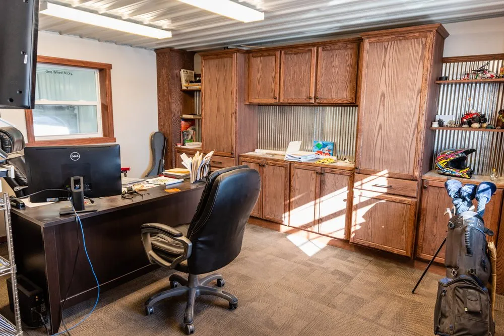 Affordable electrician providing circuit breaker repair in , 