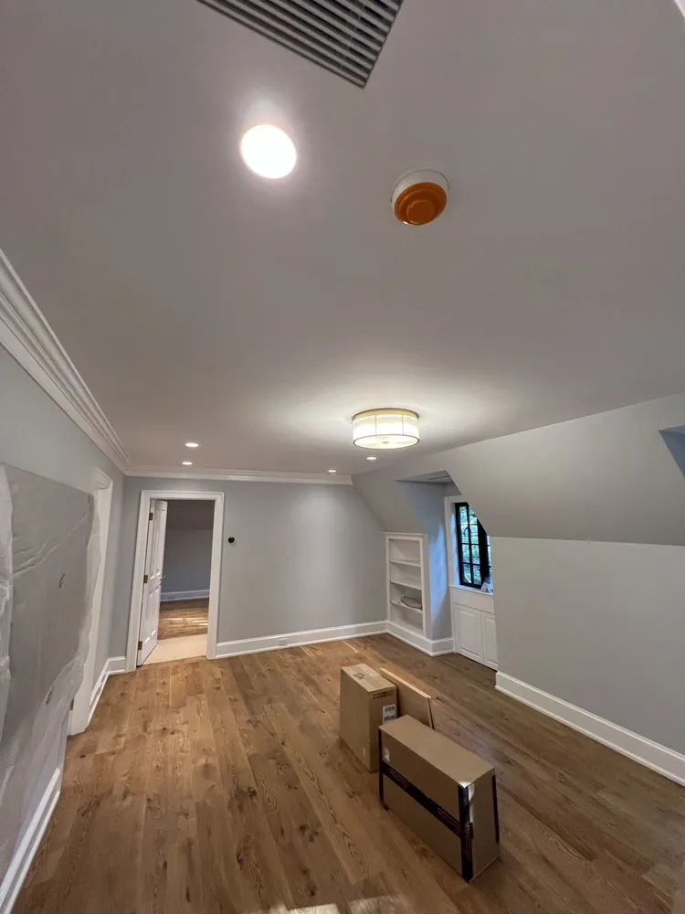 Expert electrician providing circuit breaker repair in ,