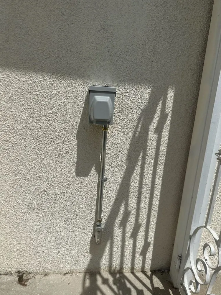Emergency electrician providing circuit breaker repair in San Fernando Valley, CA - Edison Electrical Solutions