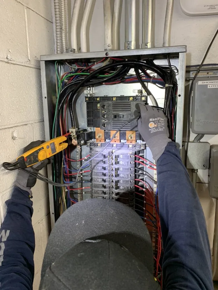 Emergency electrician providing electrical repair in ,