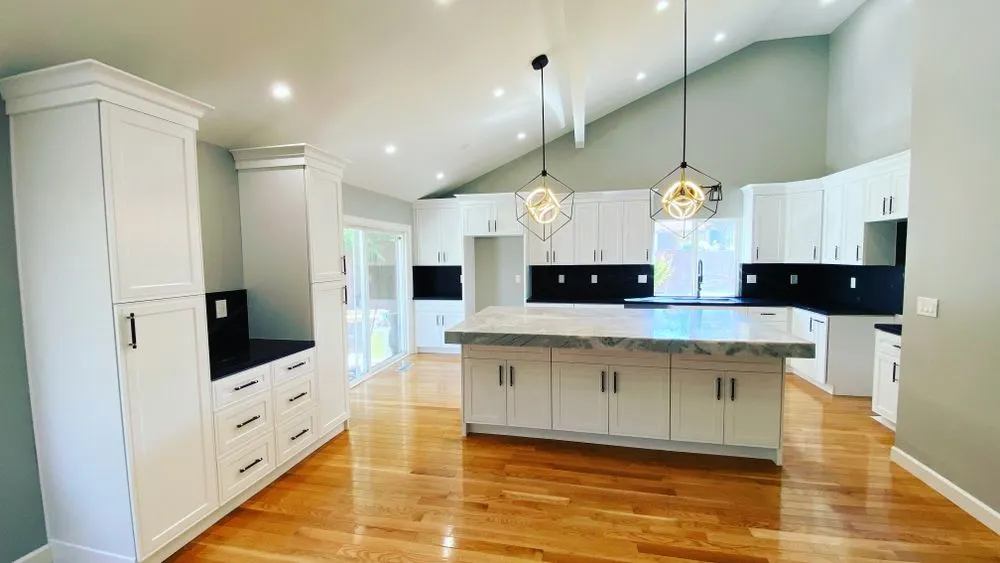 Slide of Eduardo's Handyman Services