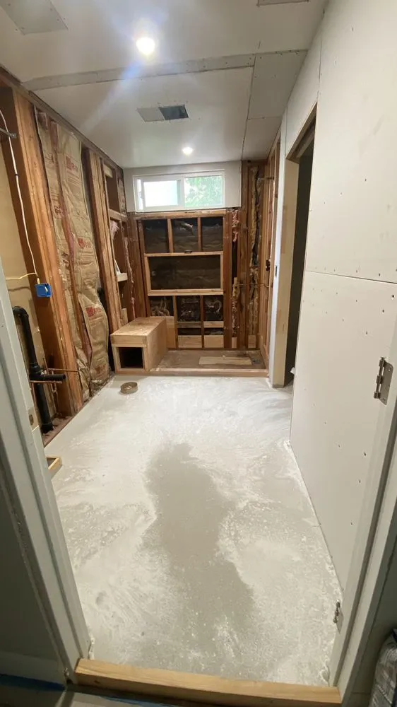 Slide of Eduardo's Handyman Services