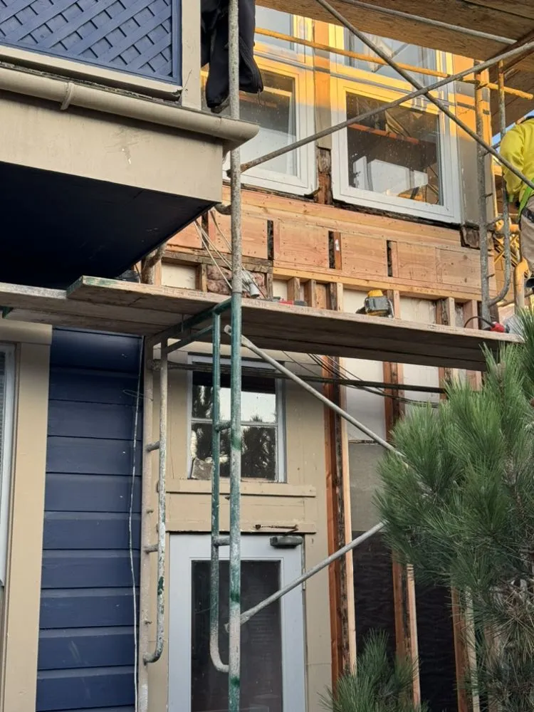 Slide of Eduardo's Handyman Services