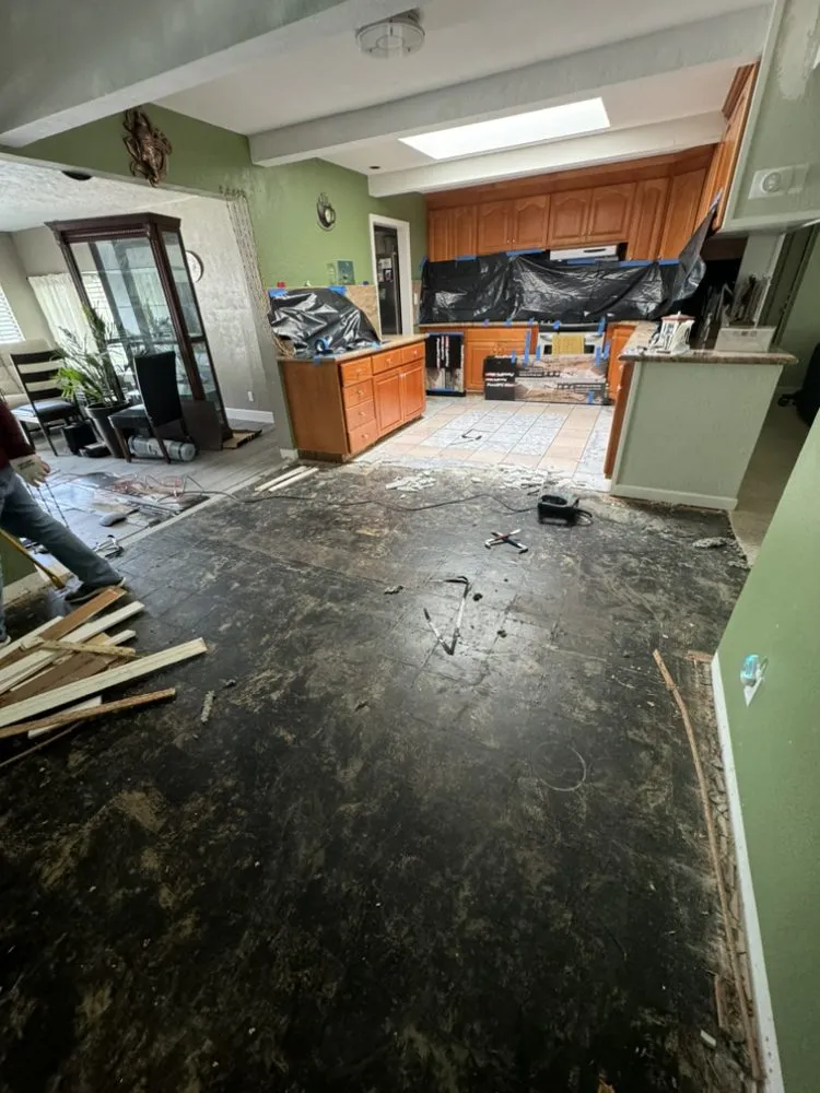 Slide of Eduardo's Handyman Services