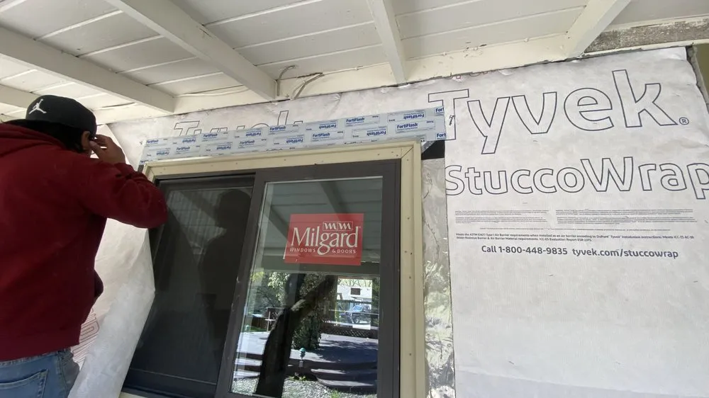 Slide of Eduardo's Handyman Services