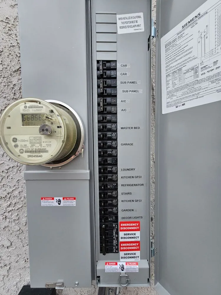 Reliable electrician providing outlet and switch repair in Pacoima, CA - EES Electric