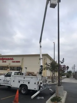 Efficient Lighting & Electric Logo