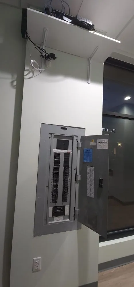 Certified electrician providing circuit breaker repair in , 