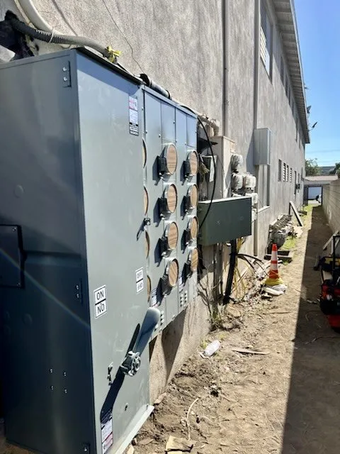 Certified circuit breaker repair service in Tarzana, CA - EL Electric