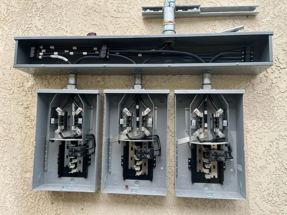 Expert electrician providing emergency electrical service in Tarzana, CA - EL Electric