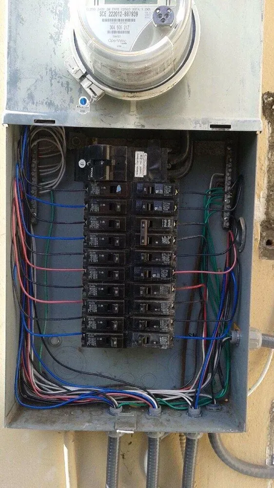 Affordable electrician providing electrical repair in Tarzana, CA - EL Electric