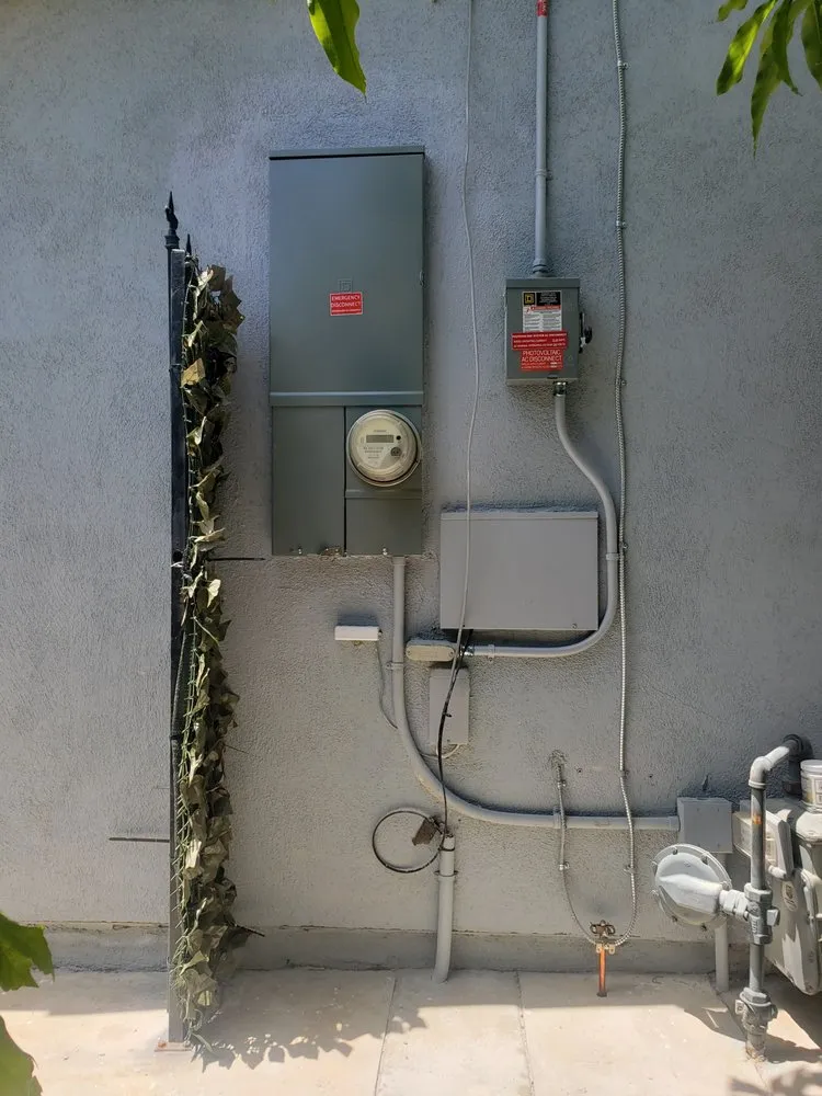 Slide of El Rayo Electric